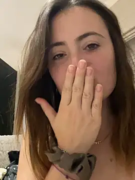 Brunette_Milf_MayaX - Let’s see if we can smash my target💕