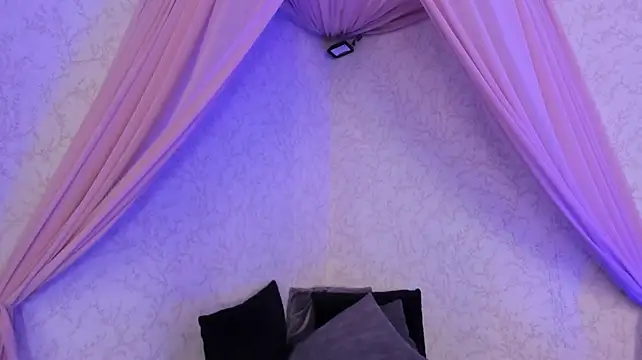 MeganR_ - Free my boobs + bounce ur face 🥵🍒