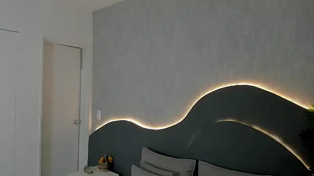 AriaLuxx - 🍑Doggy + Spanks🍑