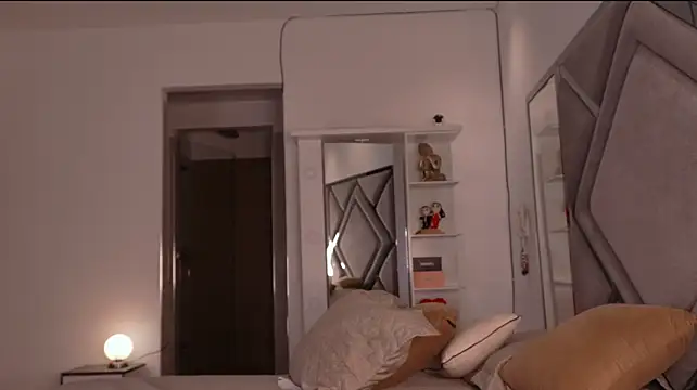 Niiaa1 - full naked
