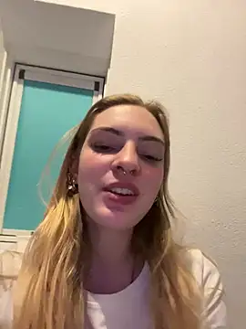 MelissaPeachi - 10x squats with assview 💜