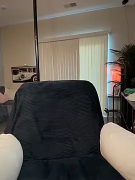 Bossyroxy84 - Missionary dildo fuck
