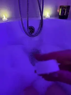Jazz_Sin - t/s Condom on dildo by mouth in fitting