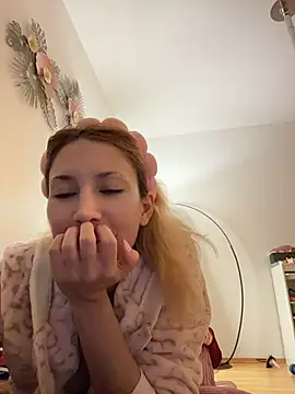 Suyneslii - Boobs Flash