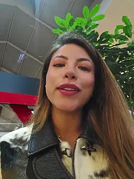 Karen_San_Miguel - Flash tits in public + hot video 😈