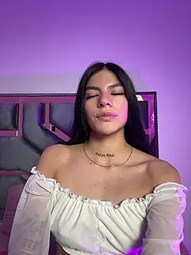 Taylor_Ec - FULL NAKED and STYLE DOGGY