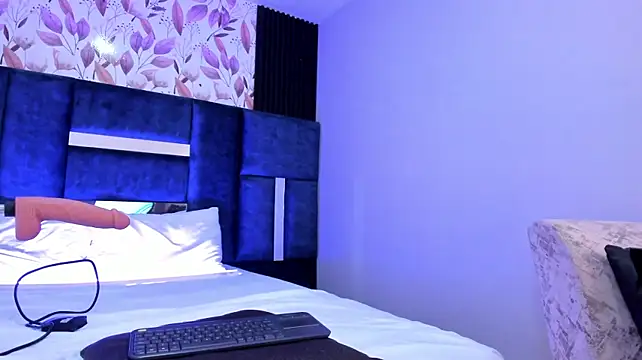 Larabrooks - put ur machine in pussy, i will fuck you