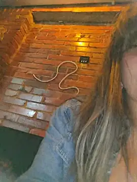 Ivy_enjoy - Friend oil my tits in public