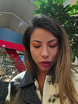 Karen_San_Miguel - Flash tits in public + hot video 😈