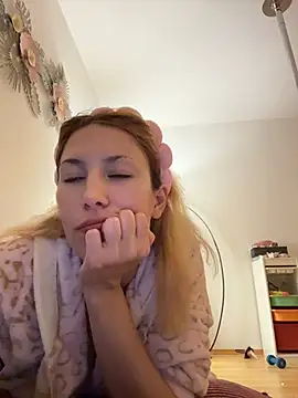 Suyneslii - Boobs Flash