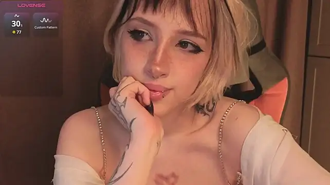 _Silknsin777 - suck my nipples
