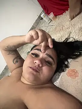 MorenaCariok - Suruba com minha amg e um velho