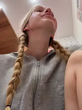 Kira_mia - fingering pussy with many saliva in BK