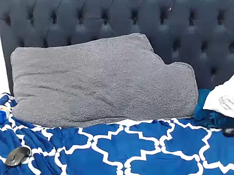 Booty_Ginger - spread legs