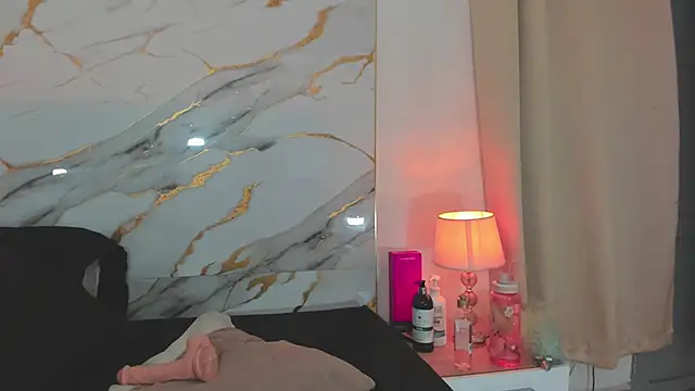 Lily_Evans0 - lubricante dildo+ penetrate slowly