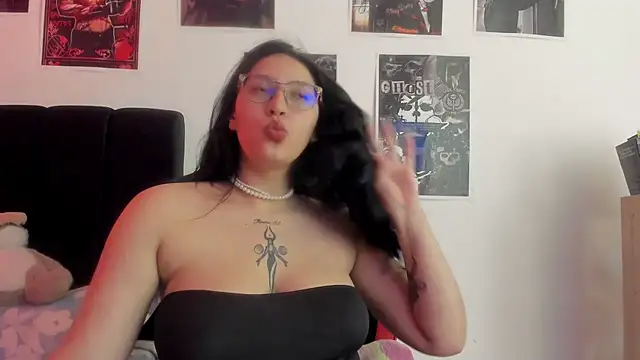 Abril_onnel - spanks x4🤤