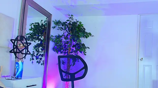 Sara_BigAss- - I want to jump on your insatiable cock