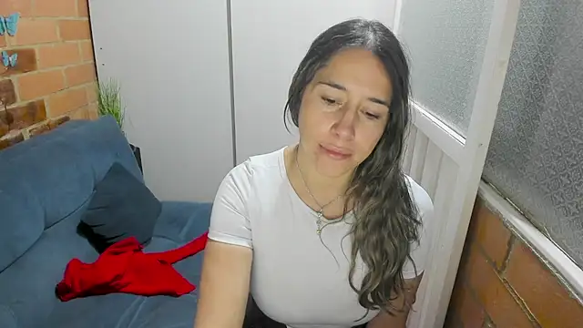 Penelope47 - naked dance and oil