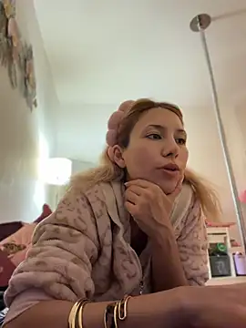 Suyneslii - Boobs Flash