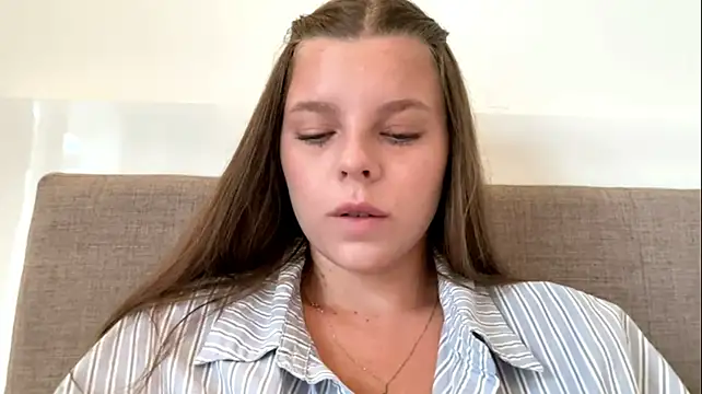 AmieLendor - Video fucking my pussy with dildo in PM