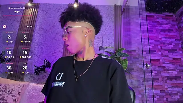 LuciaWallace - oil up your ass and rub it