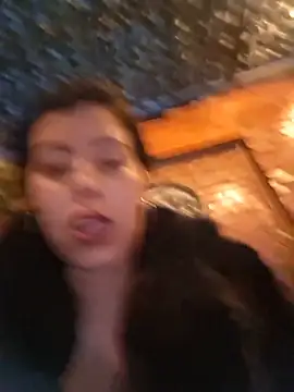 Luianna - Woman oils my breasts in public 🤤🤤🤤