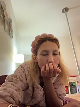 Suyneslii - Boobs Flash