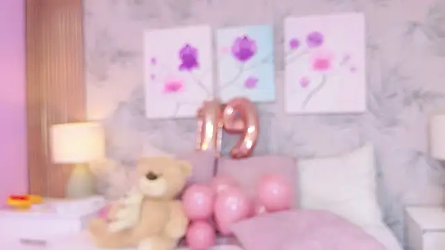 KikiiLove - show tits