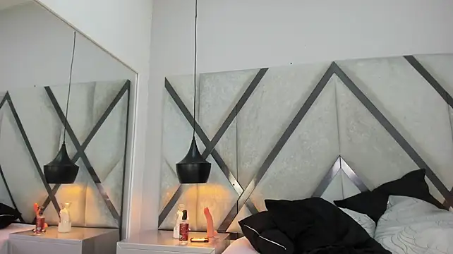 ValeryRoughe - Show PUSSY fingers