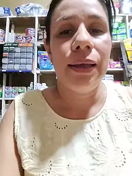 MIA-LARIOS - Flash nalgas en tienda 🤫