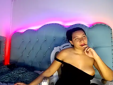 Adhara_Miiller - no shirt