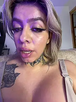 TRIOGOALS3 - FISTING IN ME PUSSY
