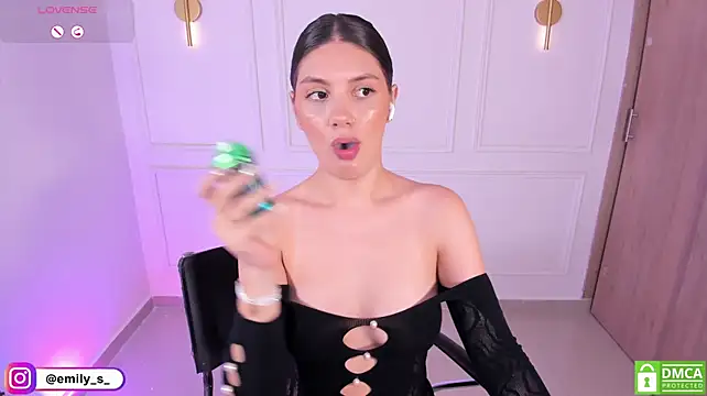 EmilyS__ - 🍒 Show tits + nipple play🍒