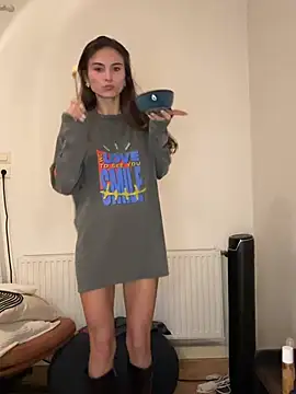 SophiiaStarr - Shake my Ass 🤯