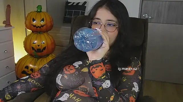 Mara_HugeAss - Rub oil on Ass! 🍑🤤