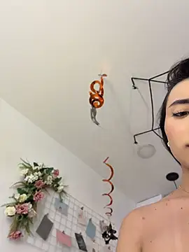 IvonneOwen - Creamy wet clit play