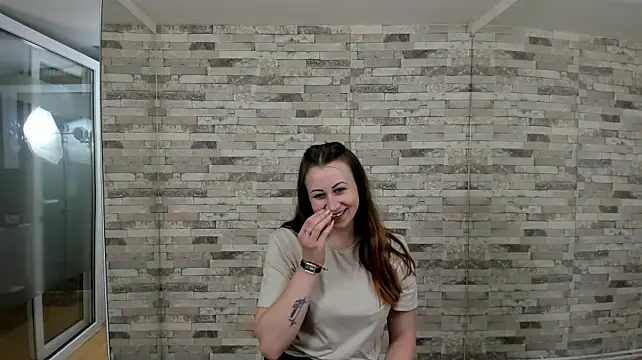 Aryanette - play pussy and twerk