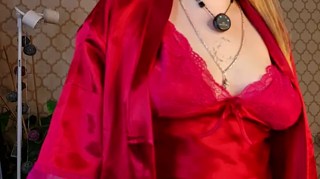 VoidElaris - to play with one's collarbone