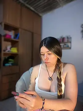 Carolina16love - oil my ass
