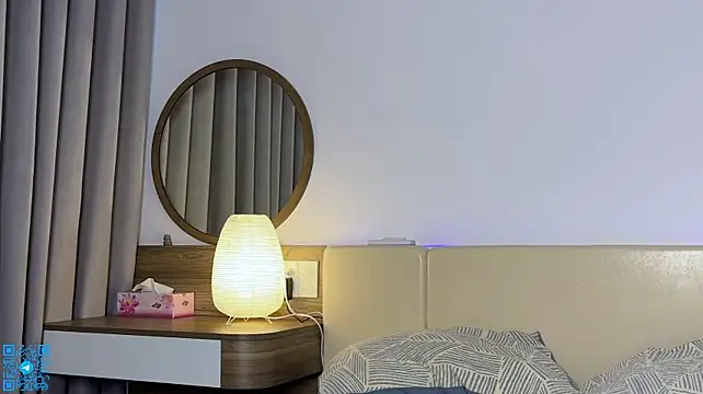 Chloemilka - Squeeze boobies