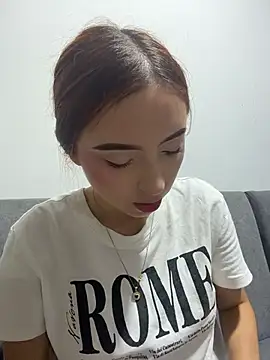 Carithooo - Uncover my tits in front of my friends