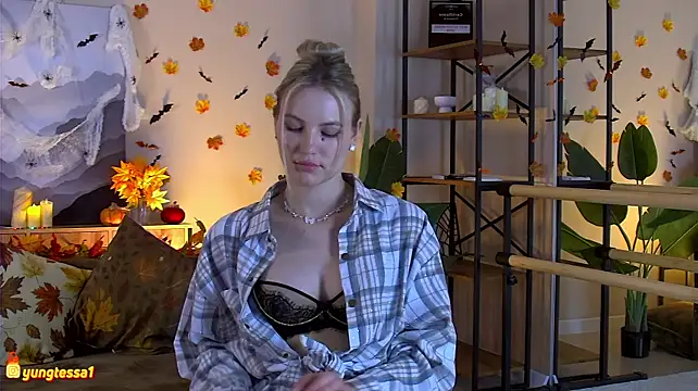 YungTessa - squeeze naked boobs