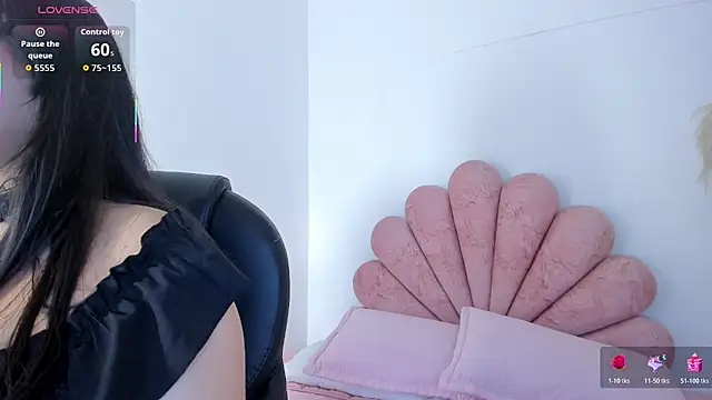 AmberGreyy_ - Flashs big boobs
