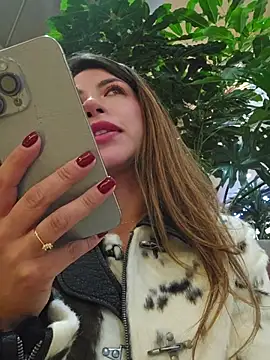 Karen_San_Miguel - Flash tits in public + hot video 😈