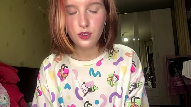 CortneyBosque - Show the bottom of the boobs + squeeze