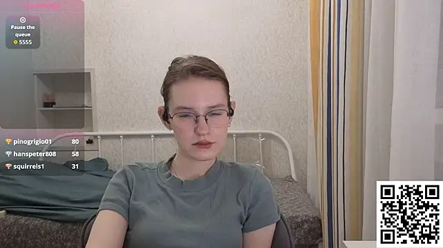 PliantMissus - Eyes close to camera