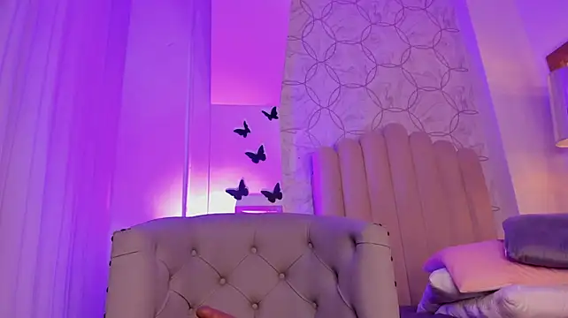 Foxy200__ - twerking with a bare ass