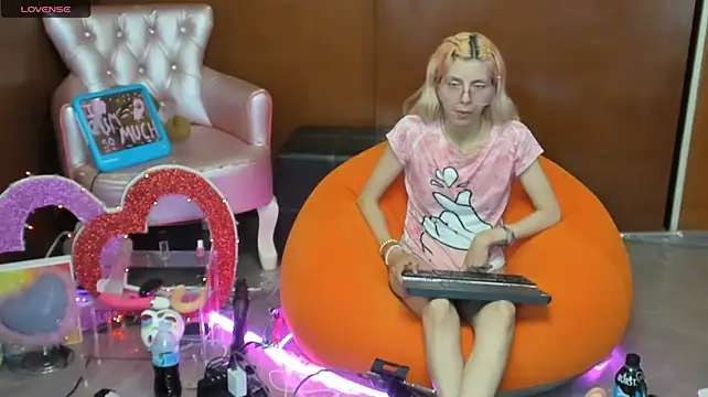 Skinygirl - nude play pussy