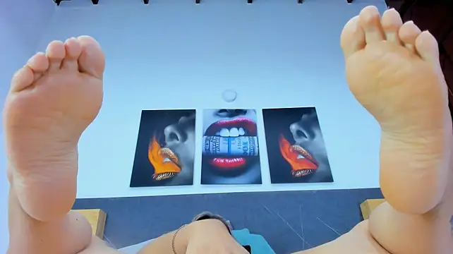 Iamdoll - squist in feet cum pussy