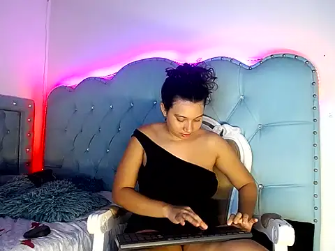 Adhara_Miiller - no shirt